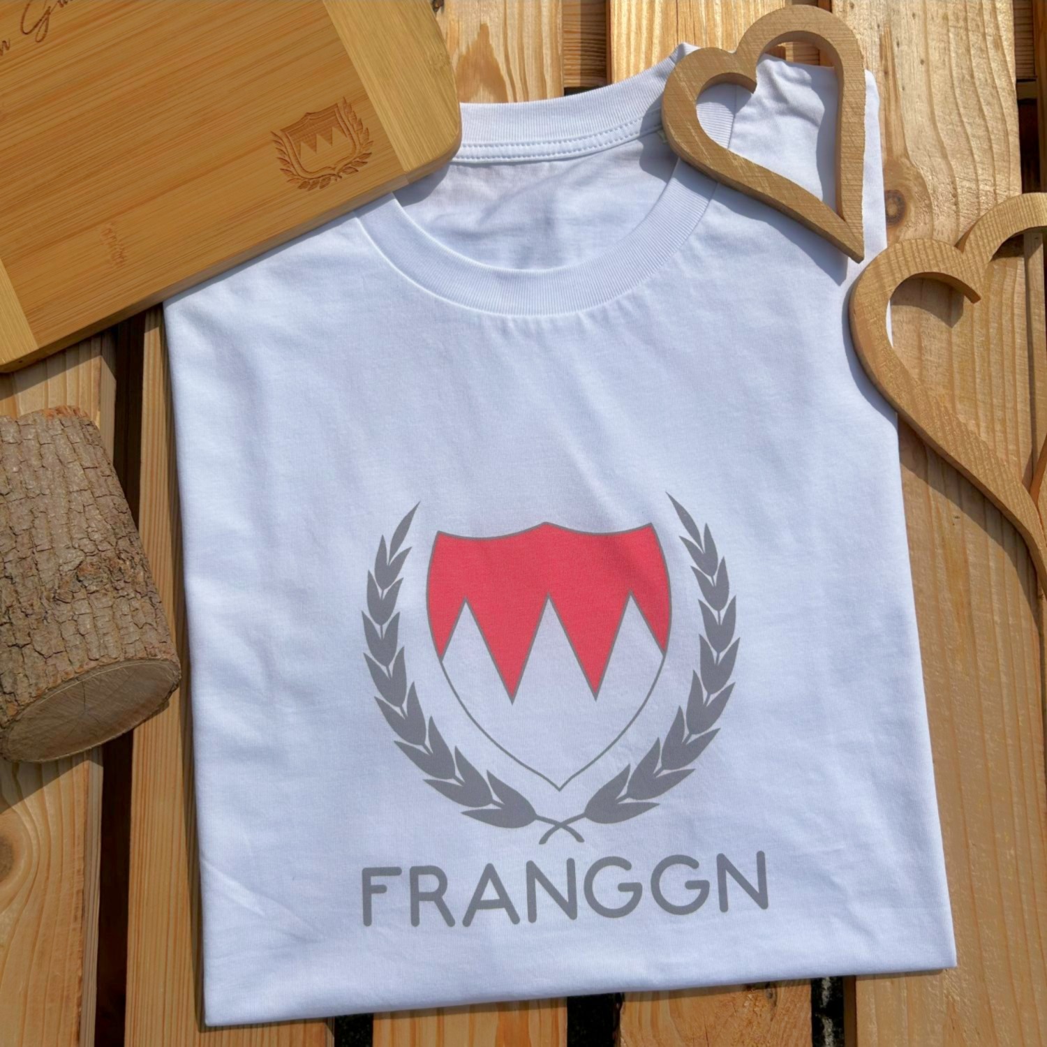 Franggn Franken Wappen T-Shirt von Frankenstyle Fränkische T-Shirts Nürnberg Würzburg Brombachsee Treuchtlingen Forchheim Bayreuth Würzburg Wappen Shop