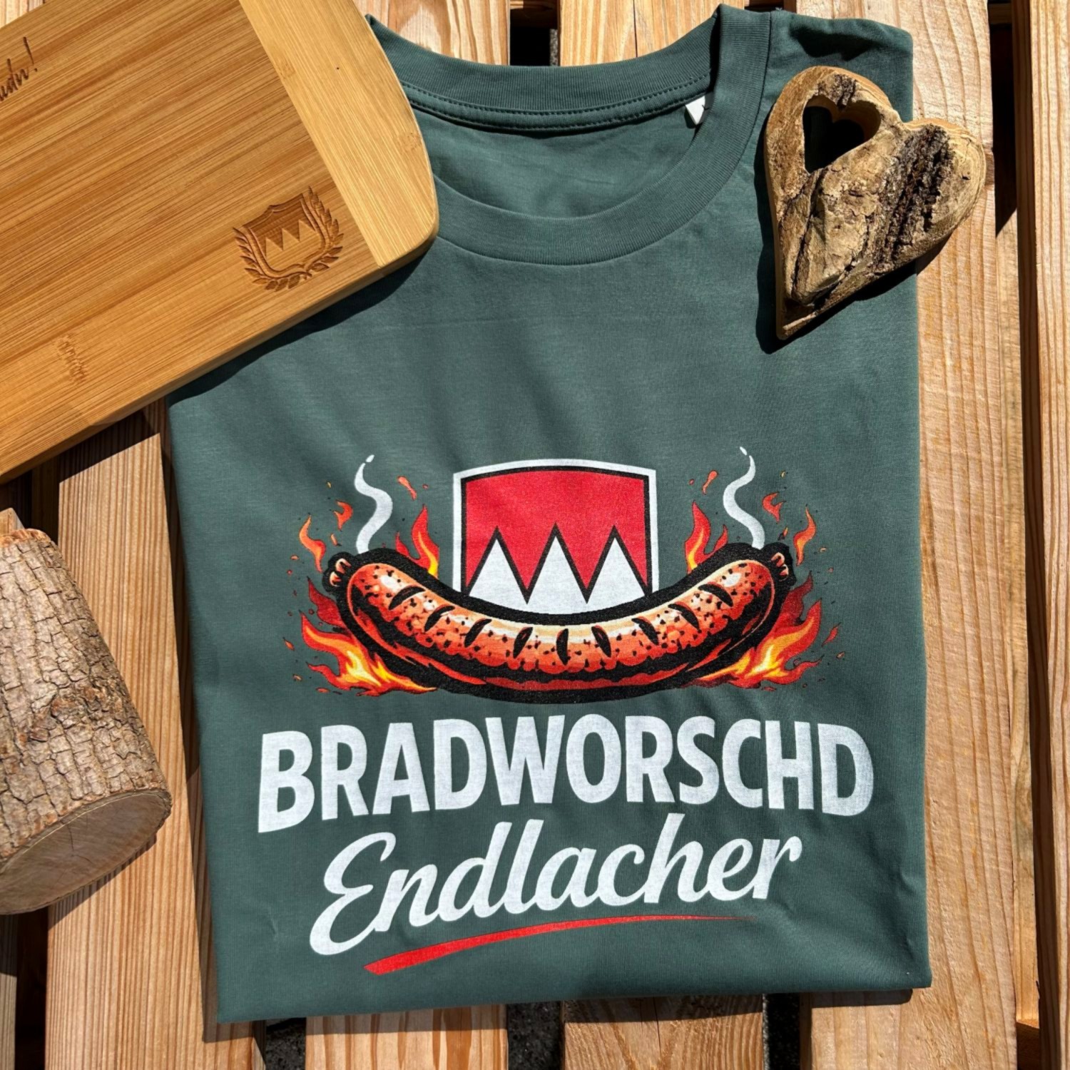 Bradworschd Endlacher T-Shirt Bratwurst Grillen Shirt Franken Frankenstyle Fränkische T-Shirts Nürnberg Bamberg Coburg Herzogenaurach Tasche aus Franken Fränkische Mitbringsel Würzburg Fränkische Geschenke