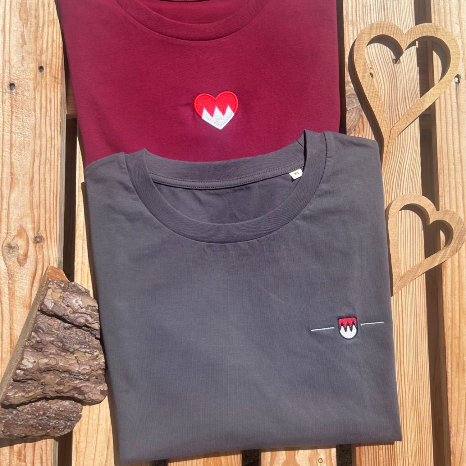 Franken Wappen Stick T-Shirt Frankenstyle Fränkische Shirts mit Frankenrechen bestickt Geschenke und Mitbringsel Weinfeste und Bierfeste Franken Nürnberg Erlangen Bamberg Coburg Bayreuth Herzogenaurach Würzburg