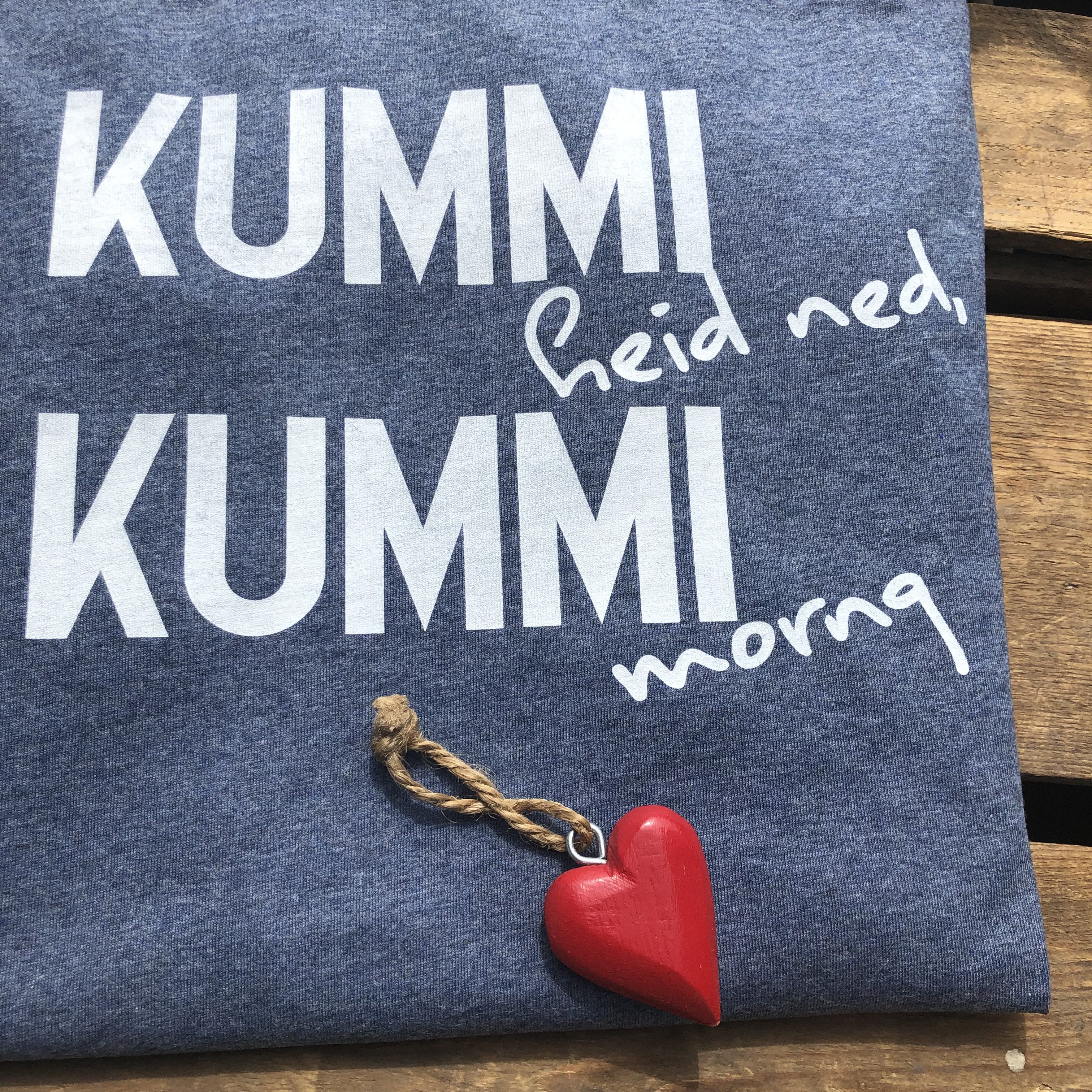 Kummi heid ned kummi morgn T-Shirt Frankenstyle Fränkische Geschenke und MitbringselFränkische Shirts annather Story Shop Nürnberg Erlangen Coburg Herzogenaurach Fränkische Schweiz Bamberg Fürth Bayreuth Coburg Shop Mode
