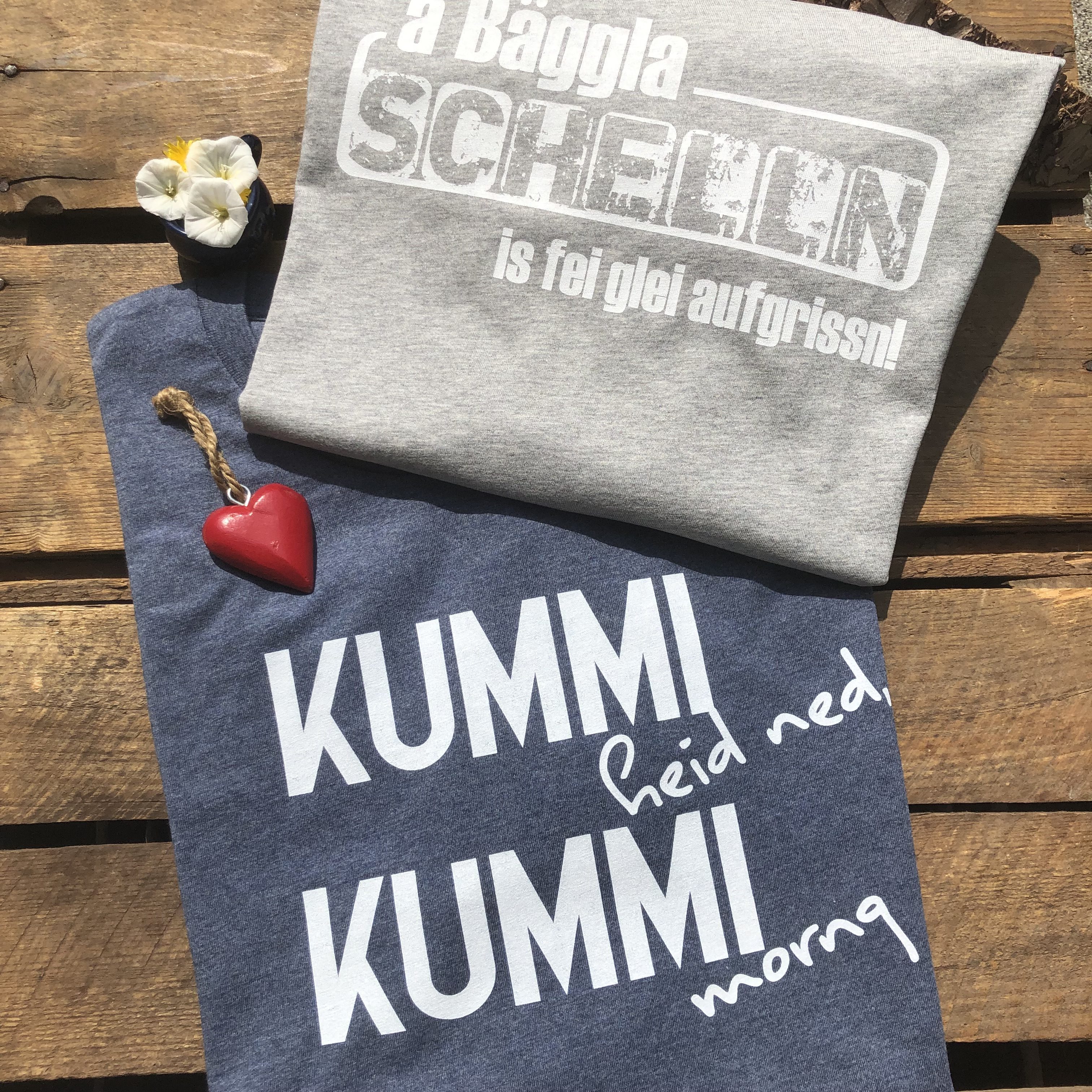 Kummi heid ned kummi morgn T-Shirt Frankenstyle Fränkische Geschenke und MitbringselFränkische Shirts annather Story Shop Nürnberg Erlangen Coburg Herzogenaurach Fränkische Schweiz Bamberg Fürth Bayreuth Coburg Shop Mode
