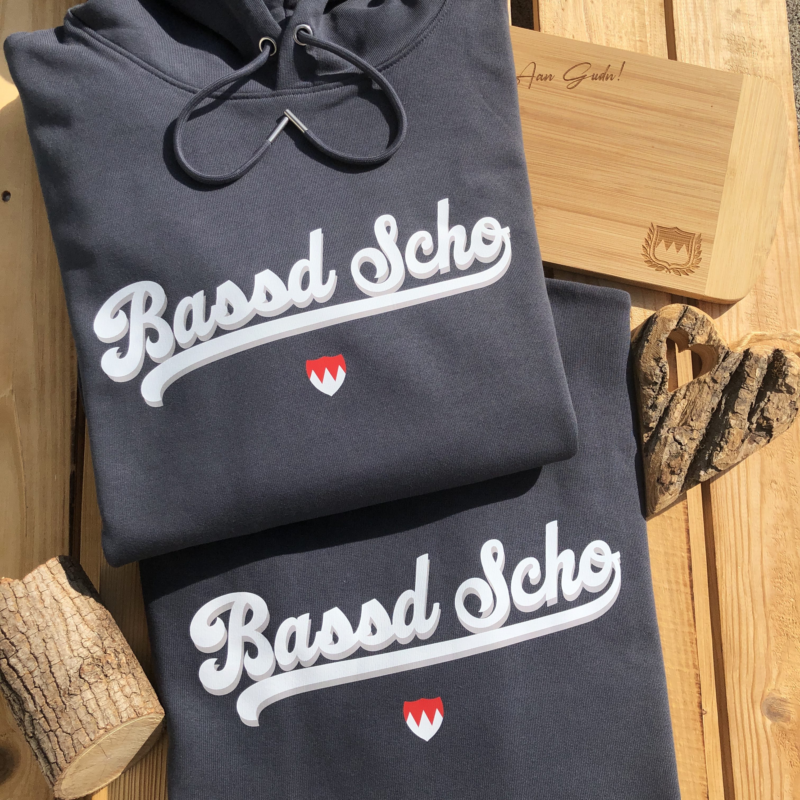 Bassd Scho Sport Hoodie Frankenstyle Bassd Scho Hoodie Passt schon Franken Fränkische Hoodies Lustige Franken Sprüche annather Story Shop Geschenke und typische Mitbringsel Nürnberg Erlangen Coburg Herzogenaurach Fränkische Schweiz Bamberg Fürth Bayreuth Coburg Shop Mode
