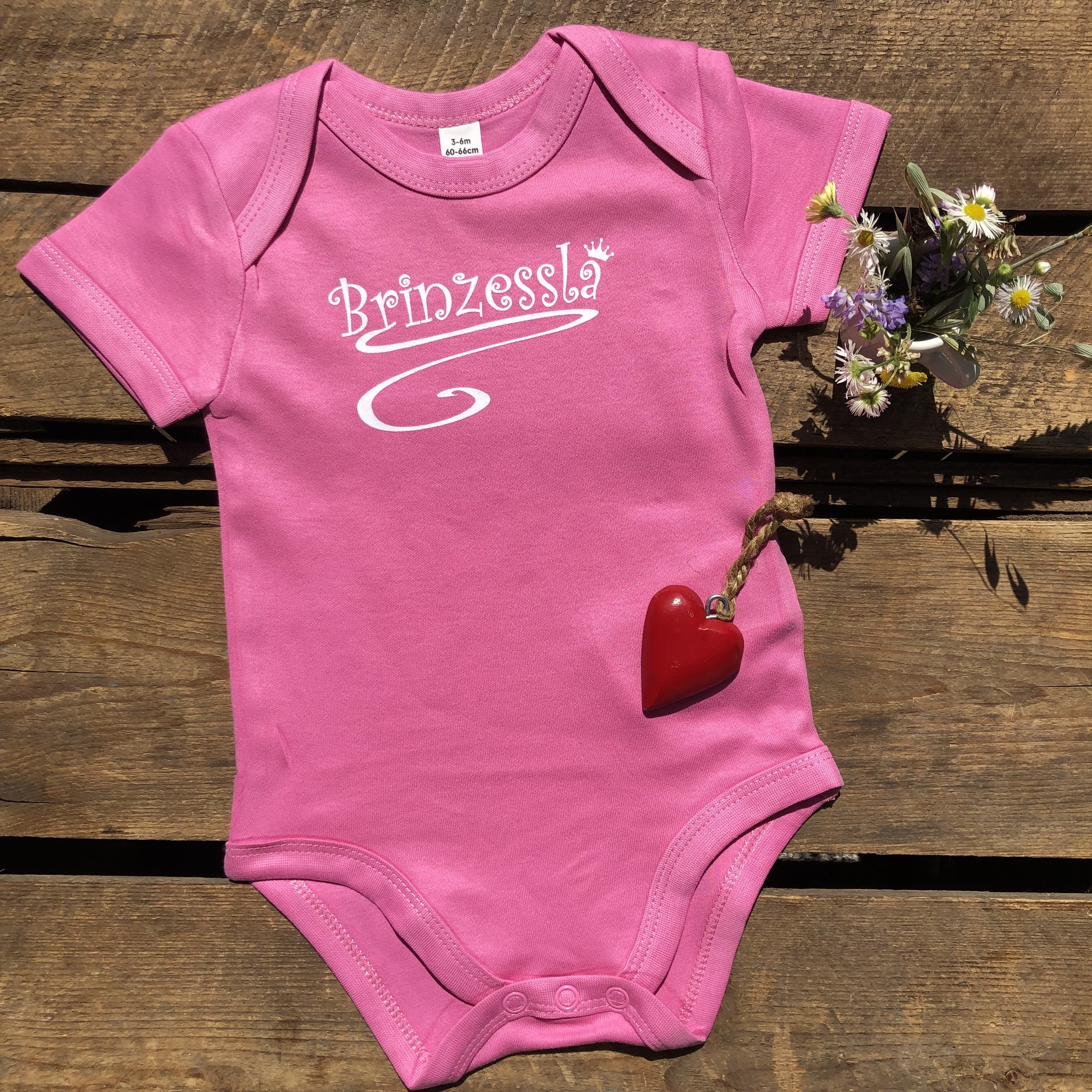 Brinzessla Baby Body Franken von Frankenstyle Fränkische Babysachen Babykleidung Shop Nürnberg Würzburg Erlangen Bamberg Bayreuth Fürth Herzogenaurach Coburg Baby
