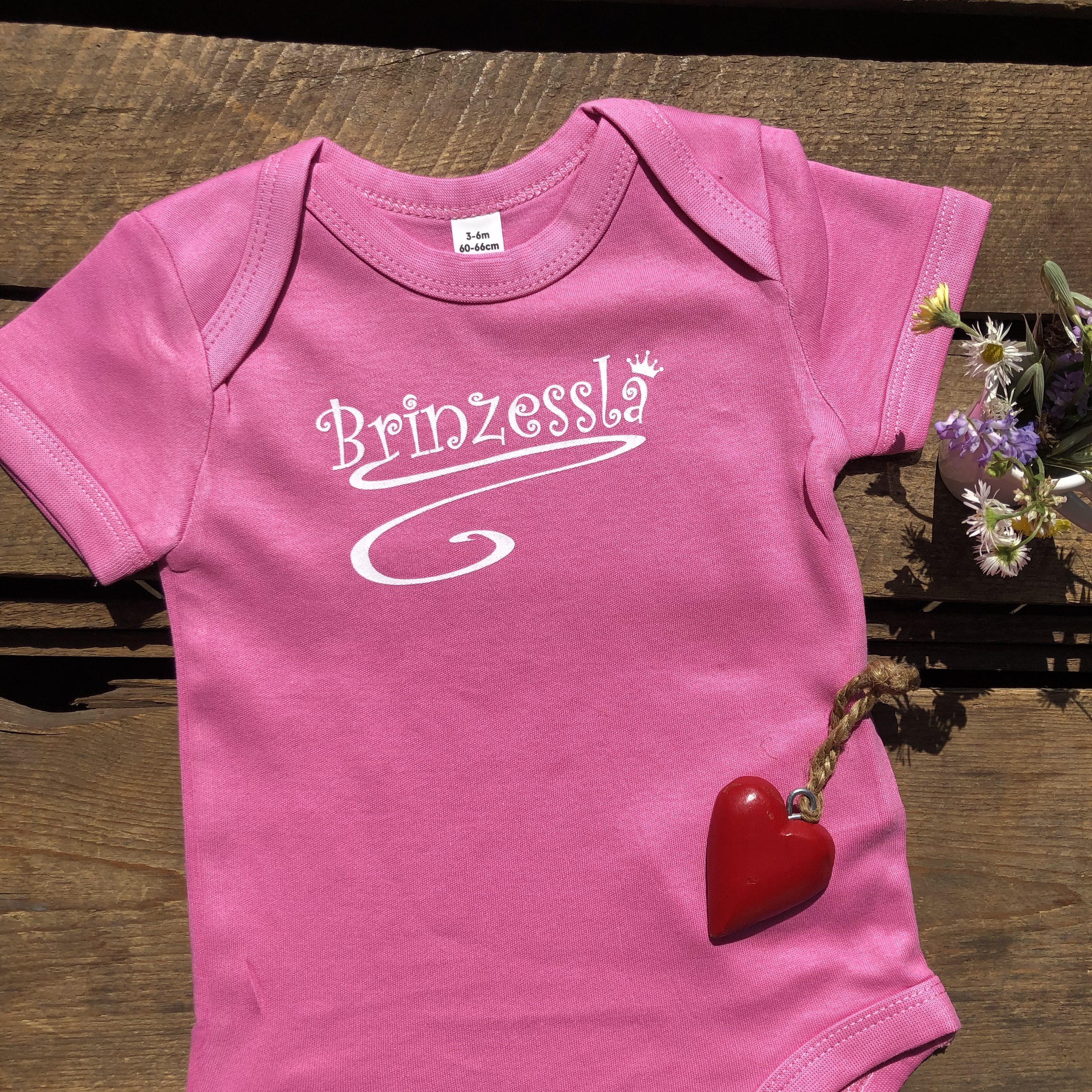 Brinzessla Baby Body Franken von Frankenstyle Fränkische Babysachen Babykleidung Shop Nürnberg Würzburg Erlangen Bamberg Bayreuth Fürth Herzogenaurach Coburg Baby