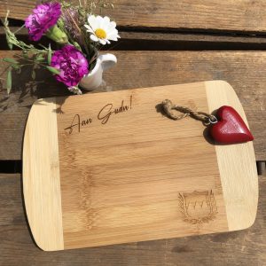 Brotzeitbrett Franken von Frankenstyle Fränkische Brotzeitbrett oder Schneidbrett oder Frühstücksbrett annather Story Fränkische Geschenke und Franken Mitbringsel Fränkische Schweiz Nürnberg Brombachsee Erlangen Herzogenaurach Coburg Bamberg Würzburg Bayreuth Fürth Erlangen Coburg